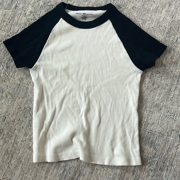 Brandy Melville t-shirt, barley worn, great condition - Picture 1 of 3
